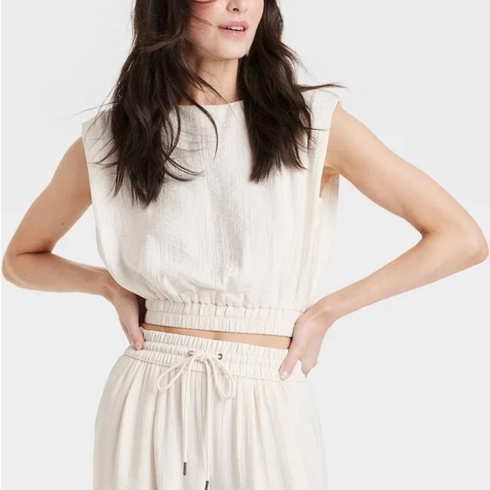 Sleeveless Cream Crop Top a
